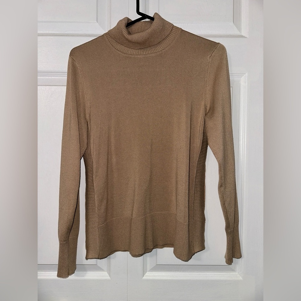 Cable & Gauge Camel Ribbed Turtleneck